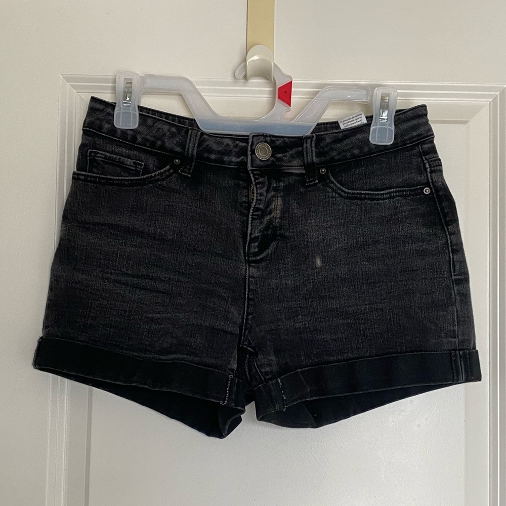 Time and Tru black denim shorts
